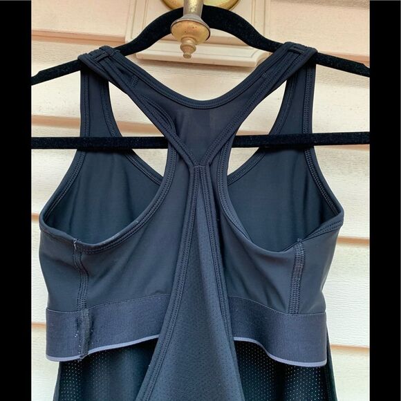 UnderArmour black double attached workout top, XS - Picture 5 of 9